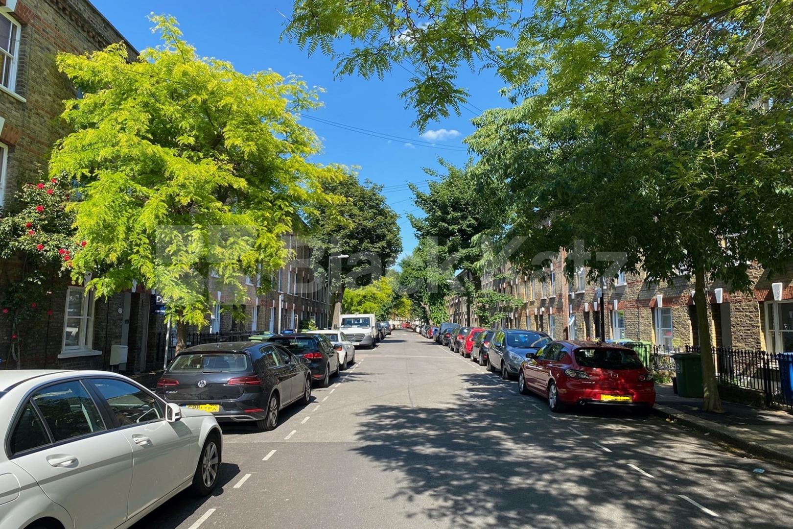 Bright & airy, offering approximately 1050 Sq. Ft.of living & entertaining space Henshaw Street, Elephant and Castle